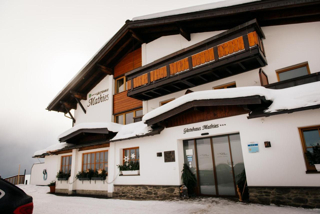 Gaestehaus Mathies Hotel Mittelberg Exterior foto