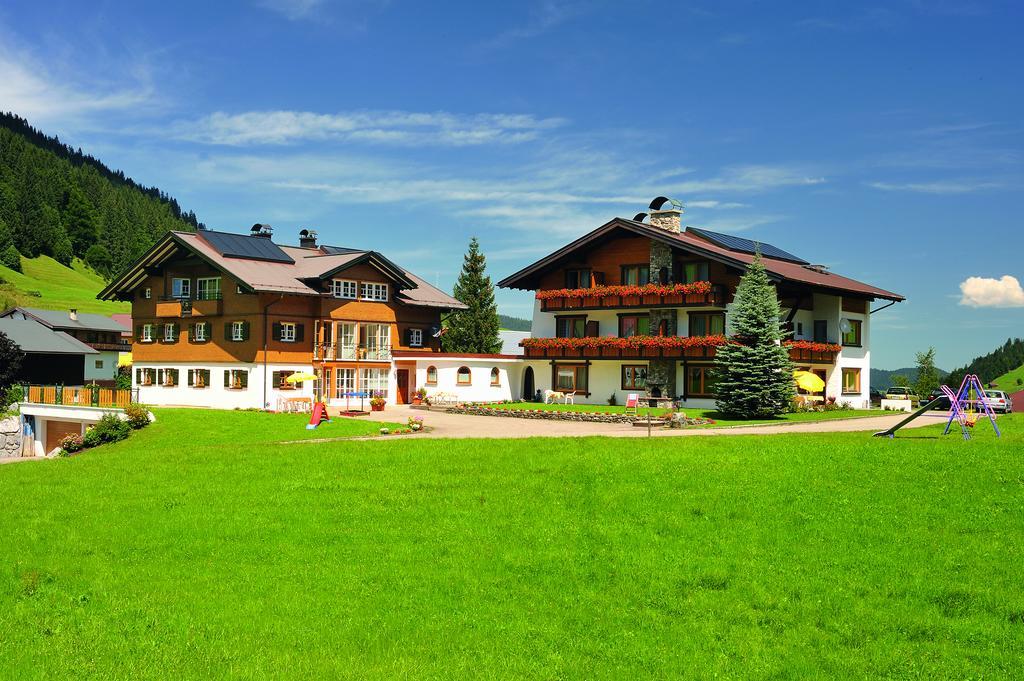 Gaestehaus Mathies Hotel Mittelberg Exterior foto