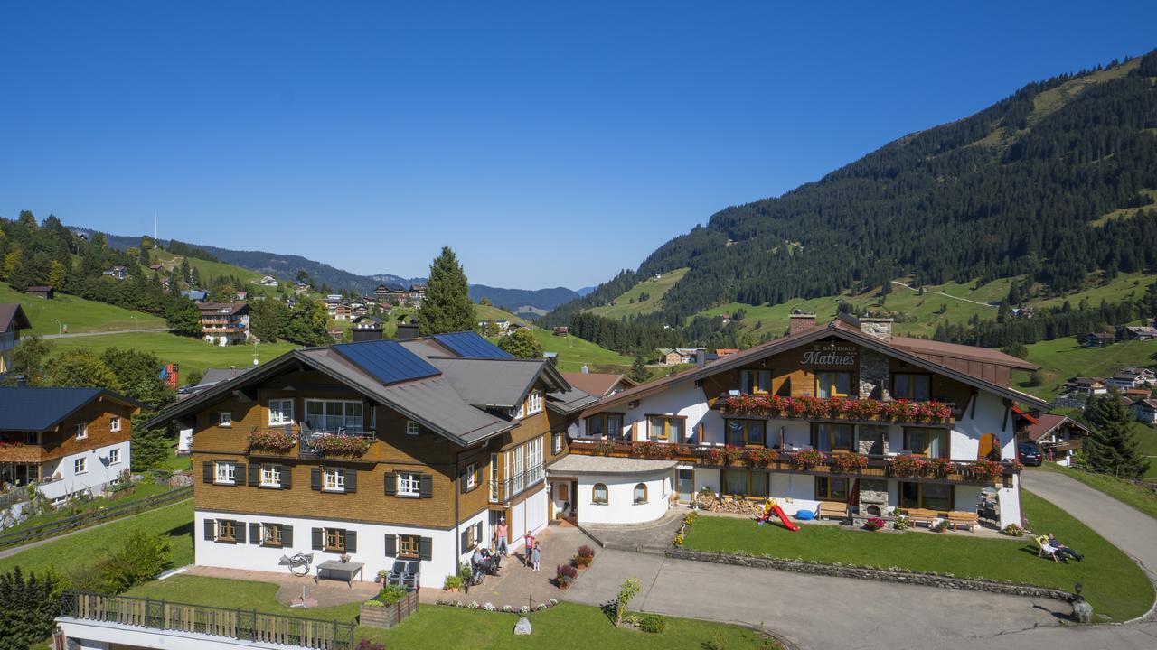 Gaestehaus Mathies Hotel Mittelberg Exterior foto